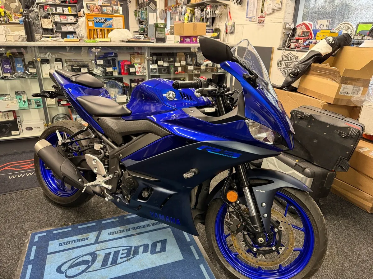 2023 Yamaha R3 only 86km on bike - Image 1