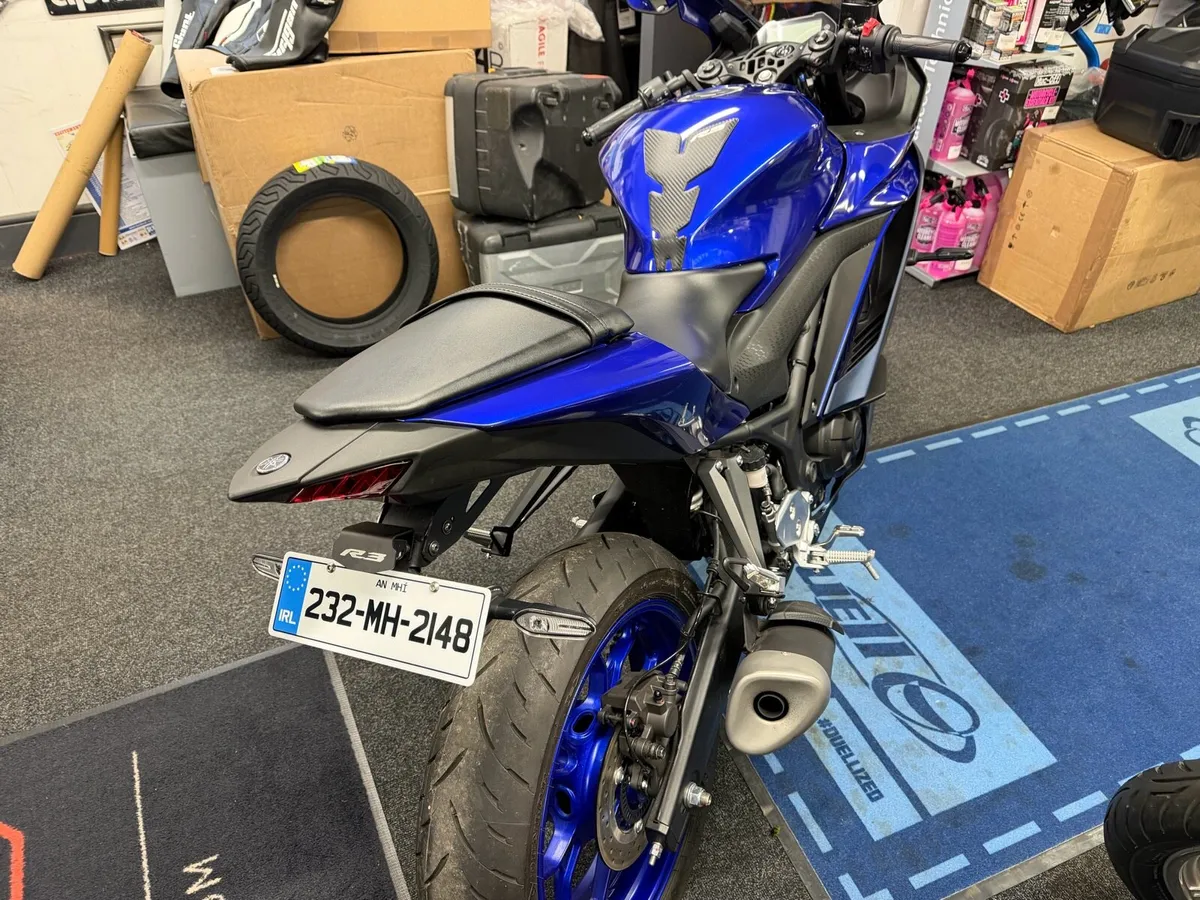 2023 Yamaha R3 only 86km on bike - Image 3