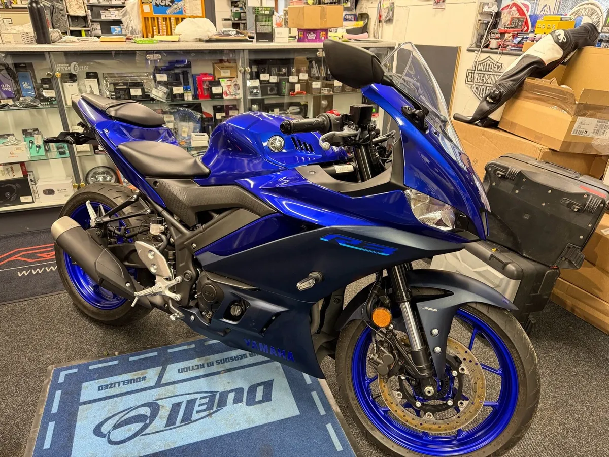 2023 Yamaha R3 only 86km on bike - Image 4