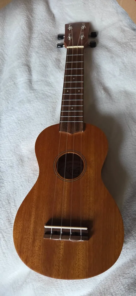 Ukulele - Image 2