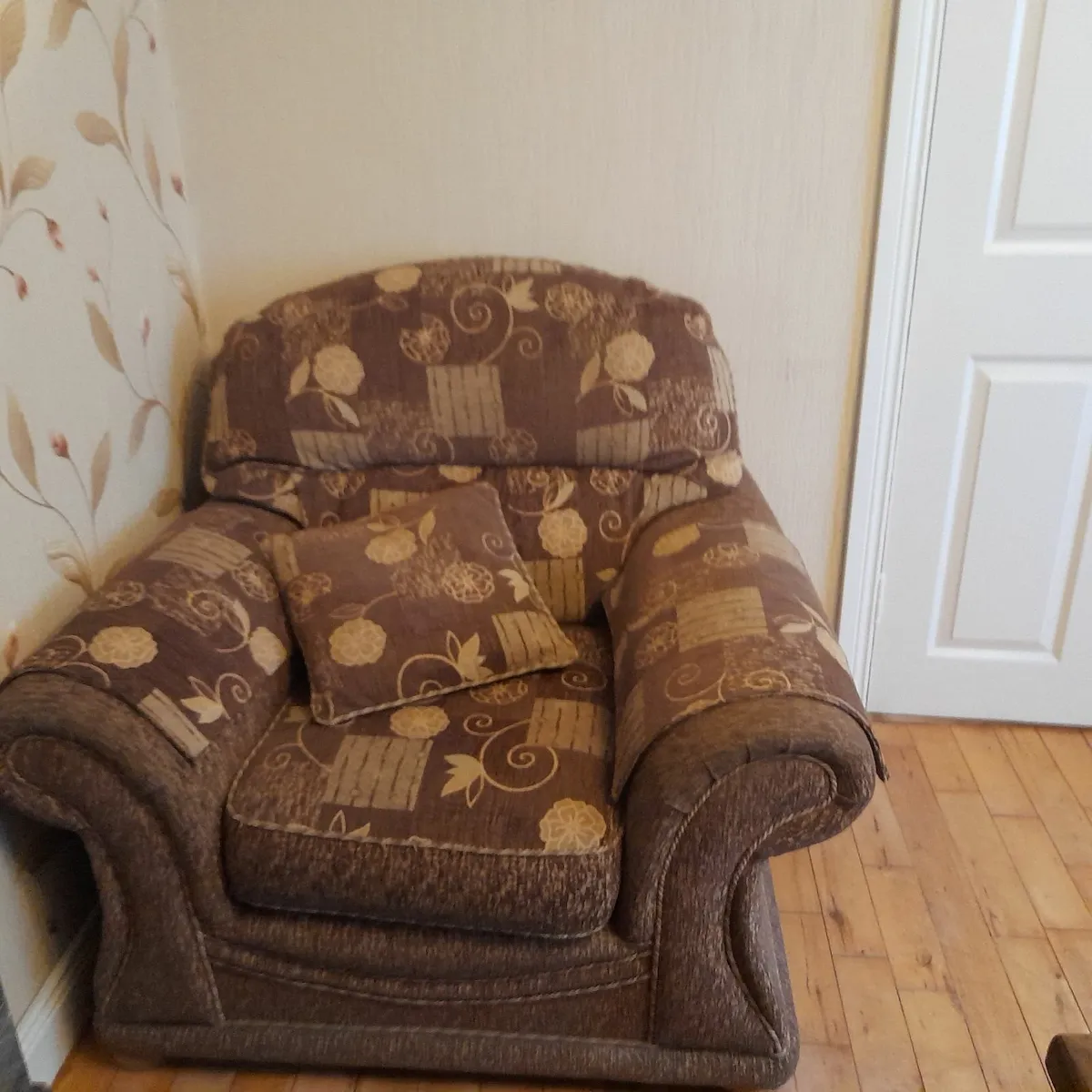 3 seater suite of furniture and  leather 2 seater - Image 2