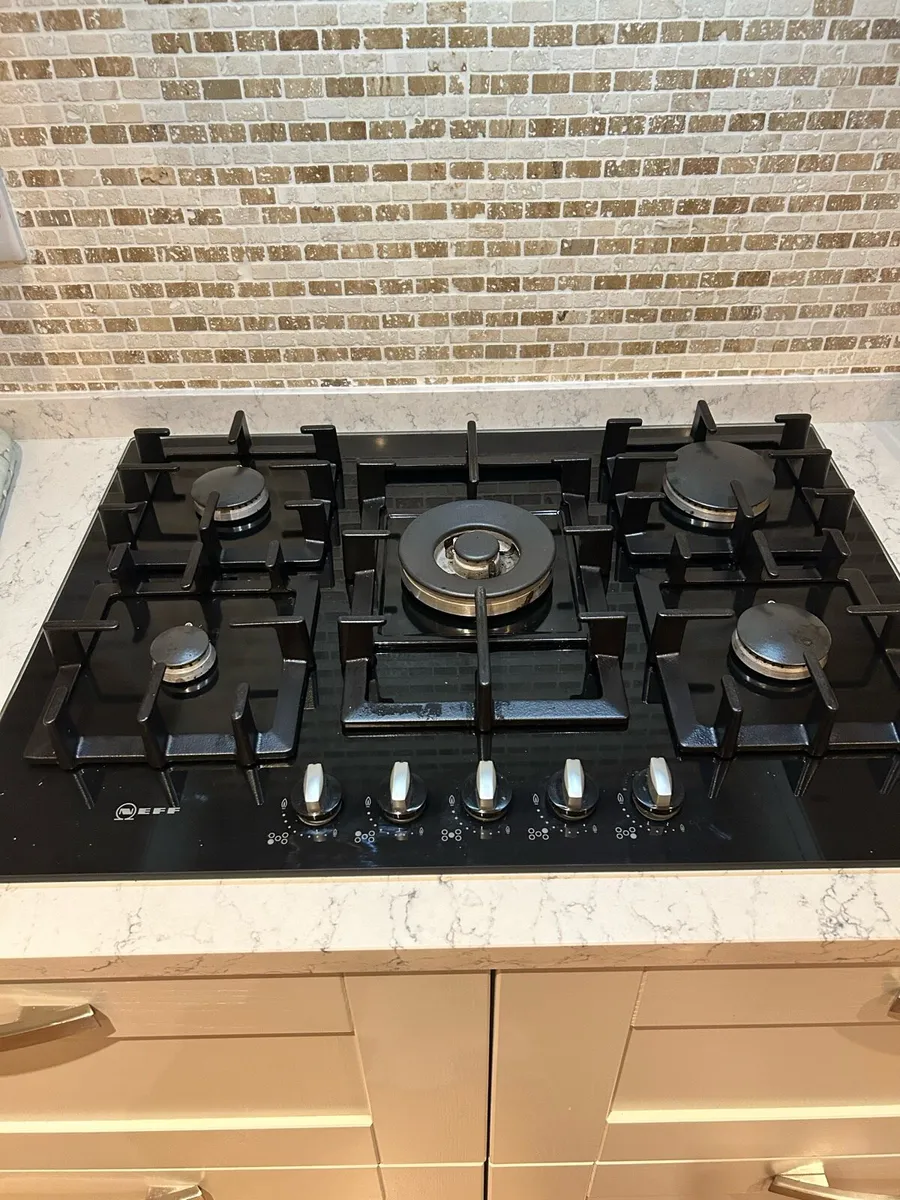 Neff 5 gas burner hob - Image 1
