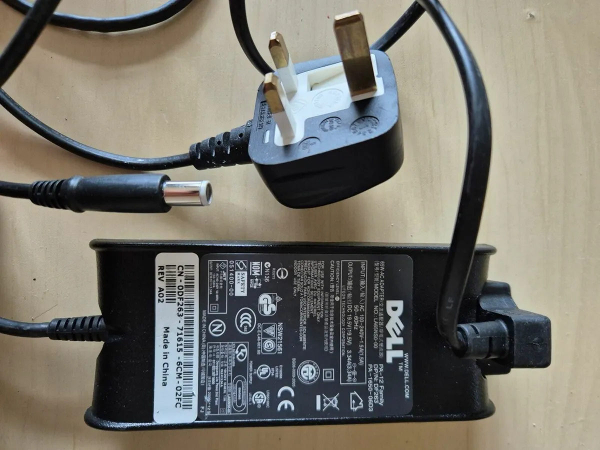 DELL 65W laptop charger. - Image 1