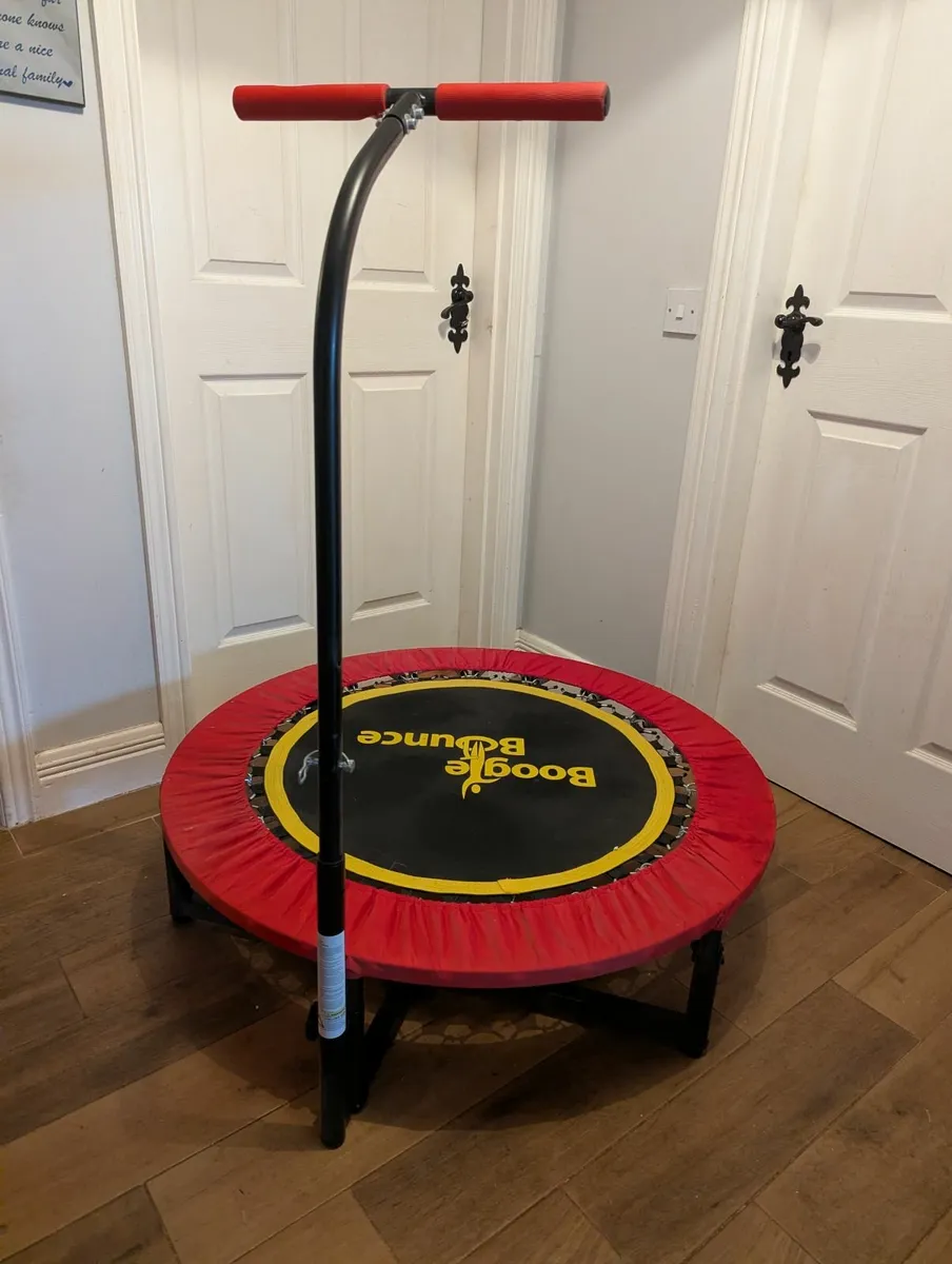 Fitness trampoline