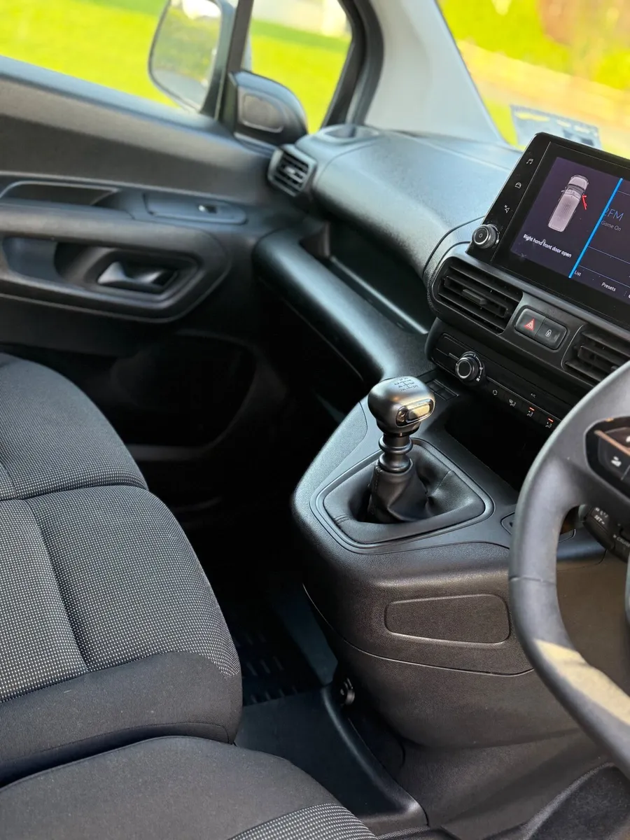 Peugeot Partner PRO PLUS1 5 HDI 100 65, 2024 - Image 4