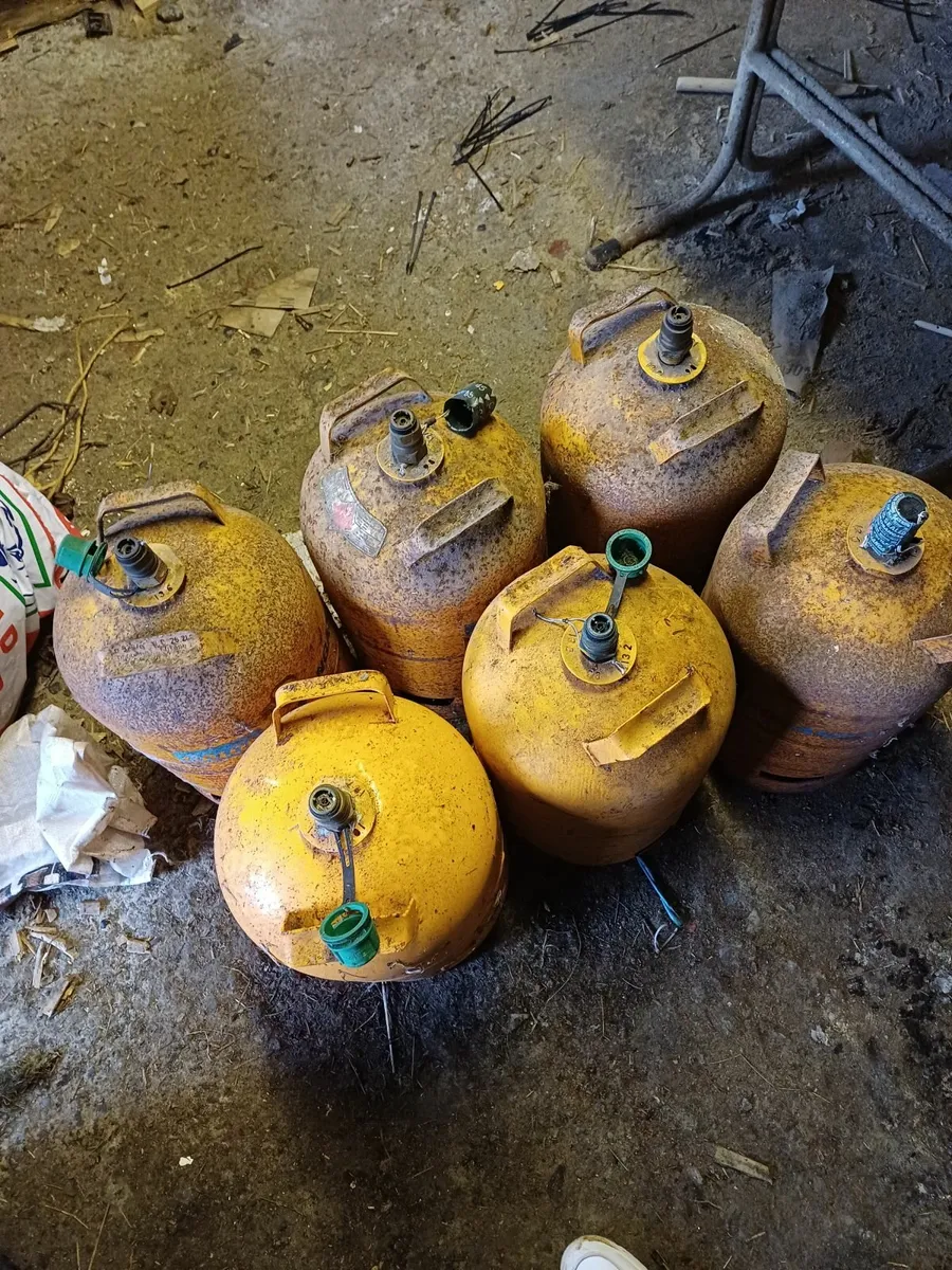 Gas bottles - Image 3