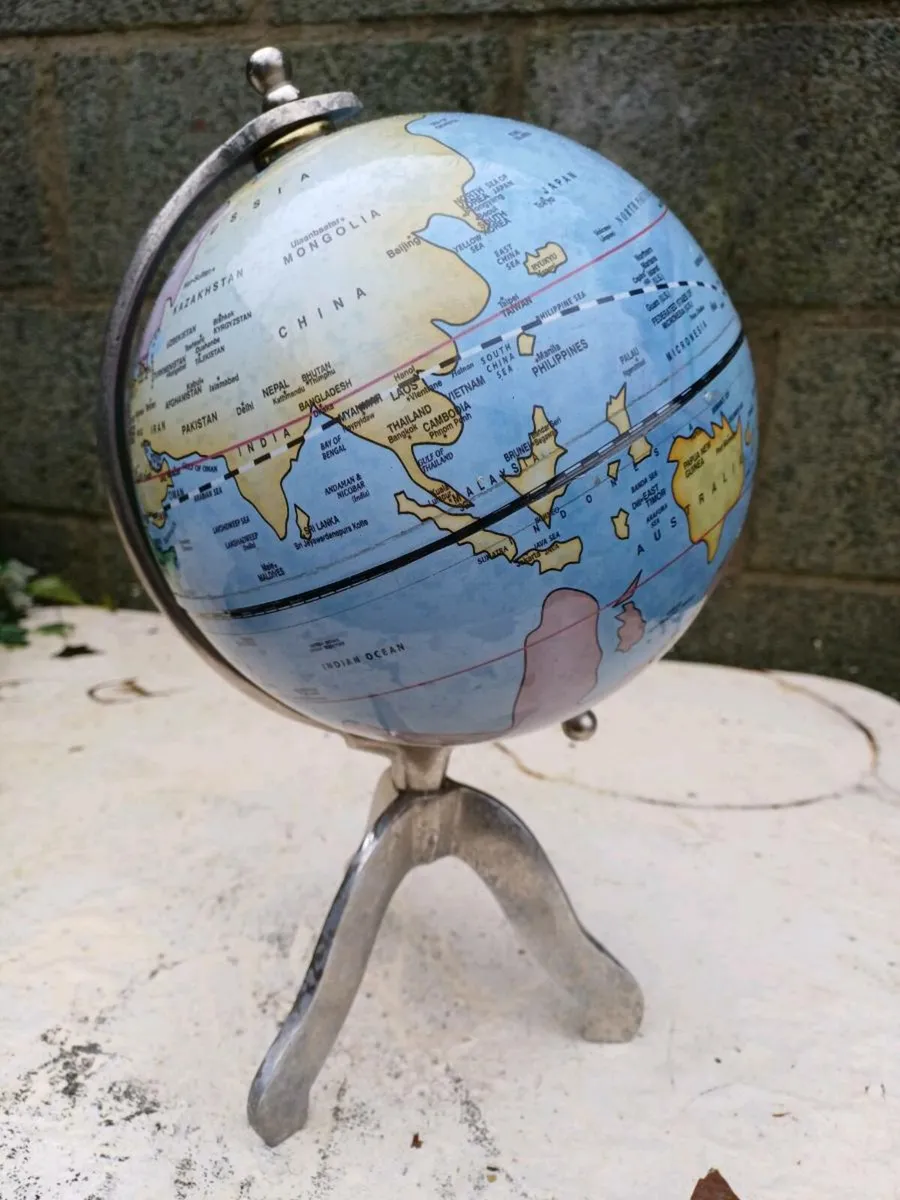 Vintage Desk Globe - Image 2