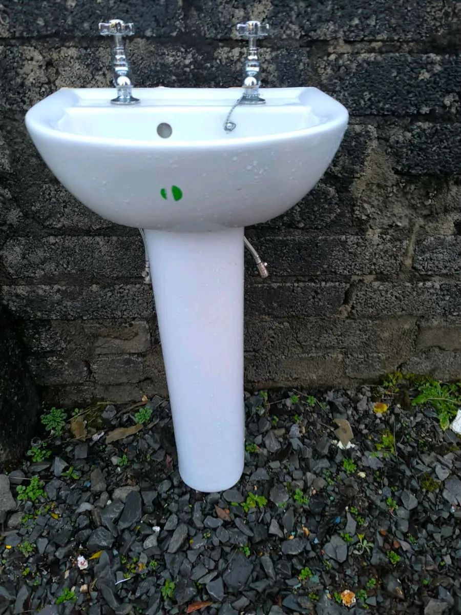 Handbasin and pedistil - Image 1