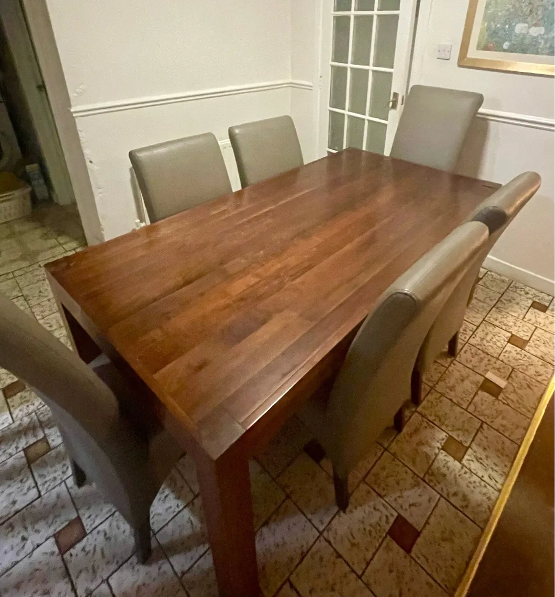Dining table and 6 chairs - Image 1