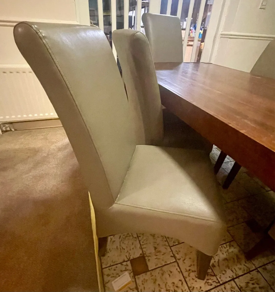 Dining table and 6 chairs - Image 3