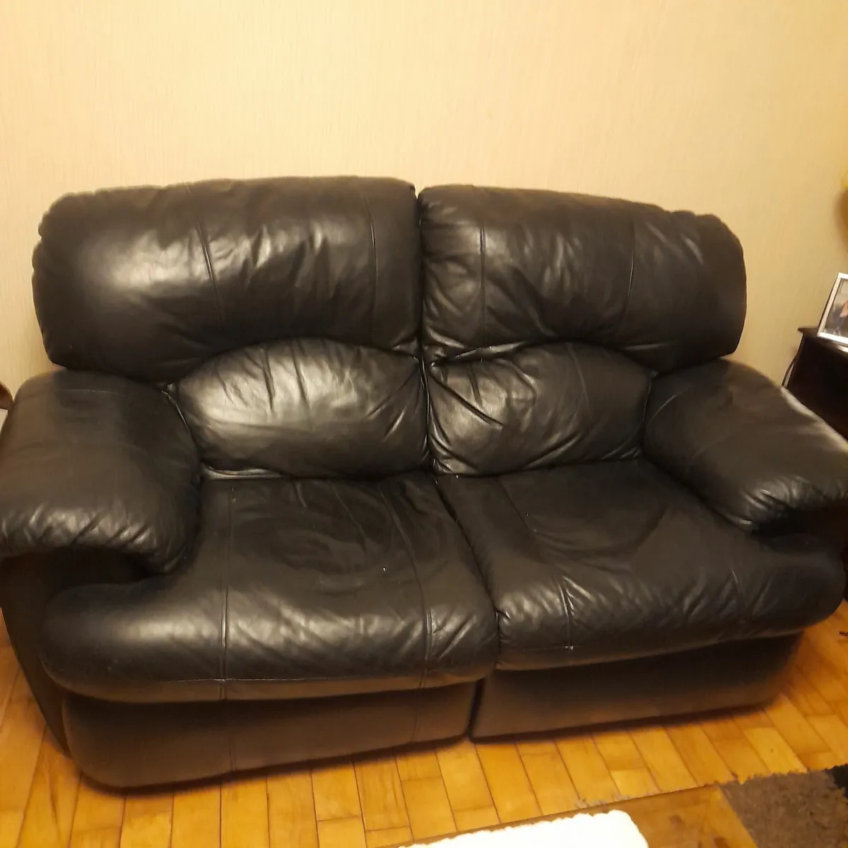 3 seater suite of furniture and  leather 2 seater - Image 4