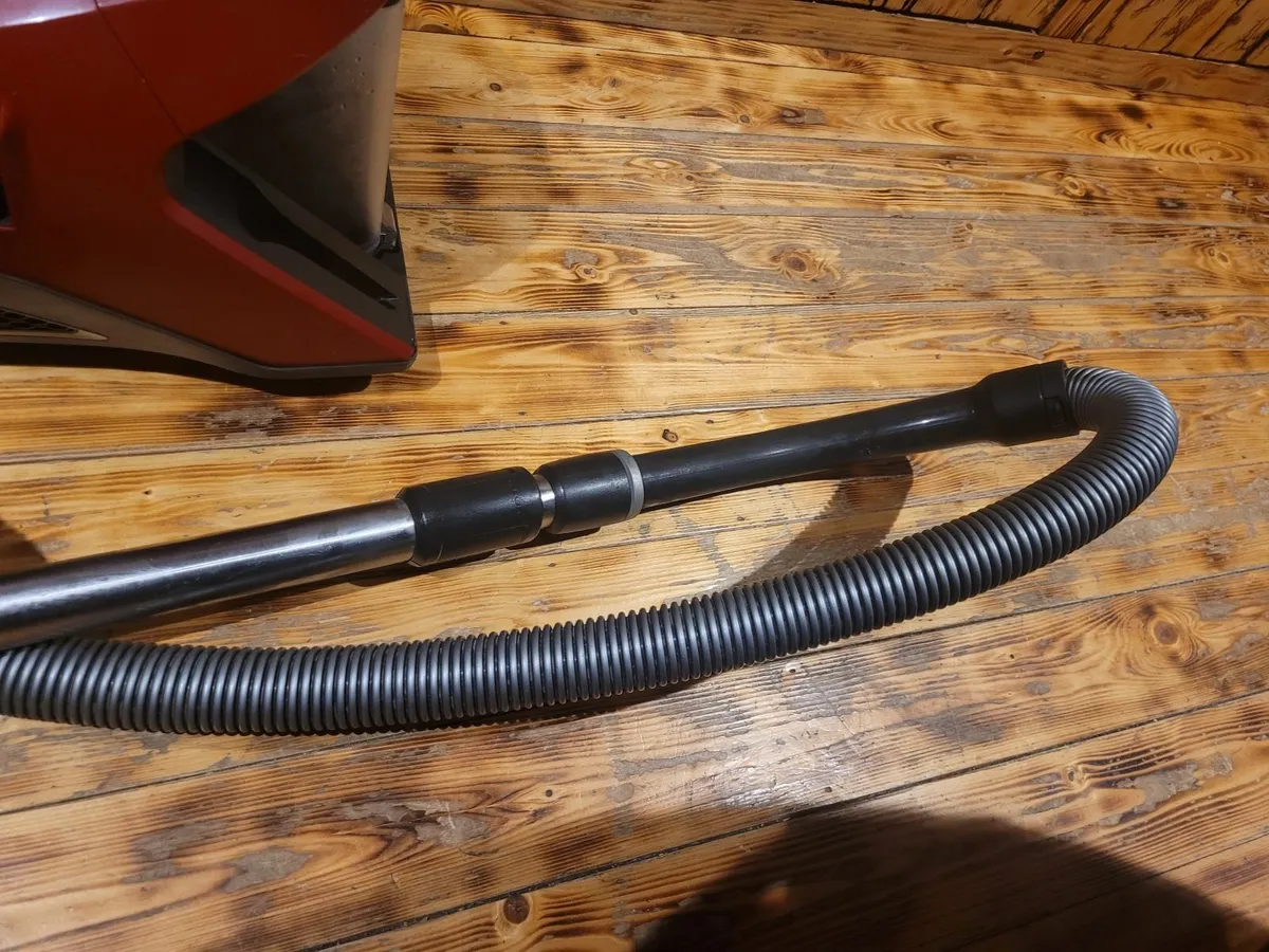 Miele bagless vacuum cleaner - Image 2