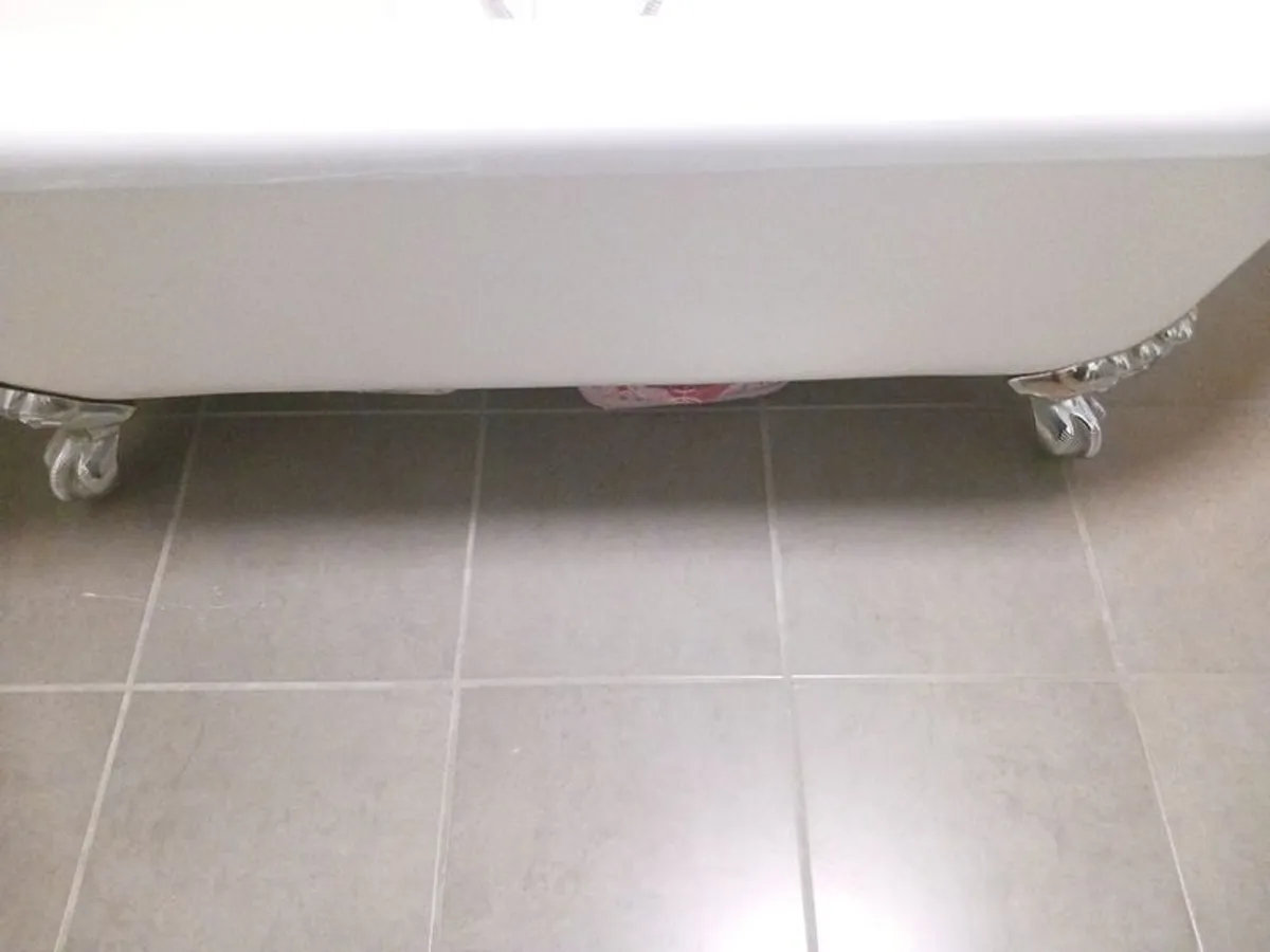 Roll Top Bath For Sale - Image 4