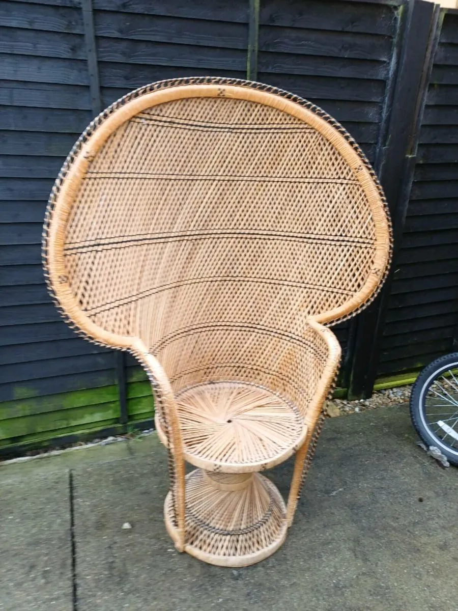 Large 1970s Peacock Throne Wicker Chair - Image 4