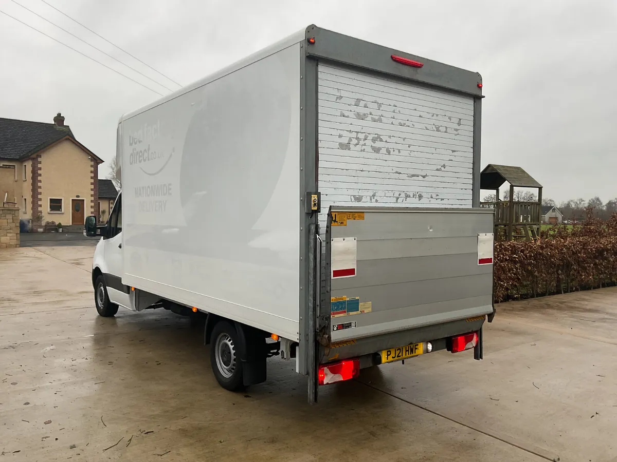 2021 Sprinter Luton with tail lift - Image 3
