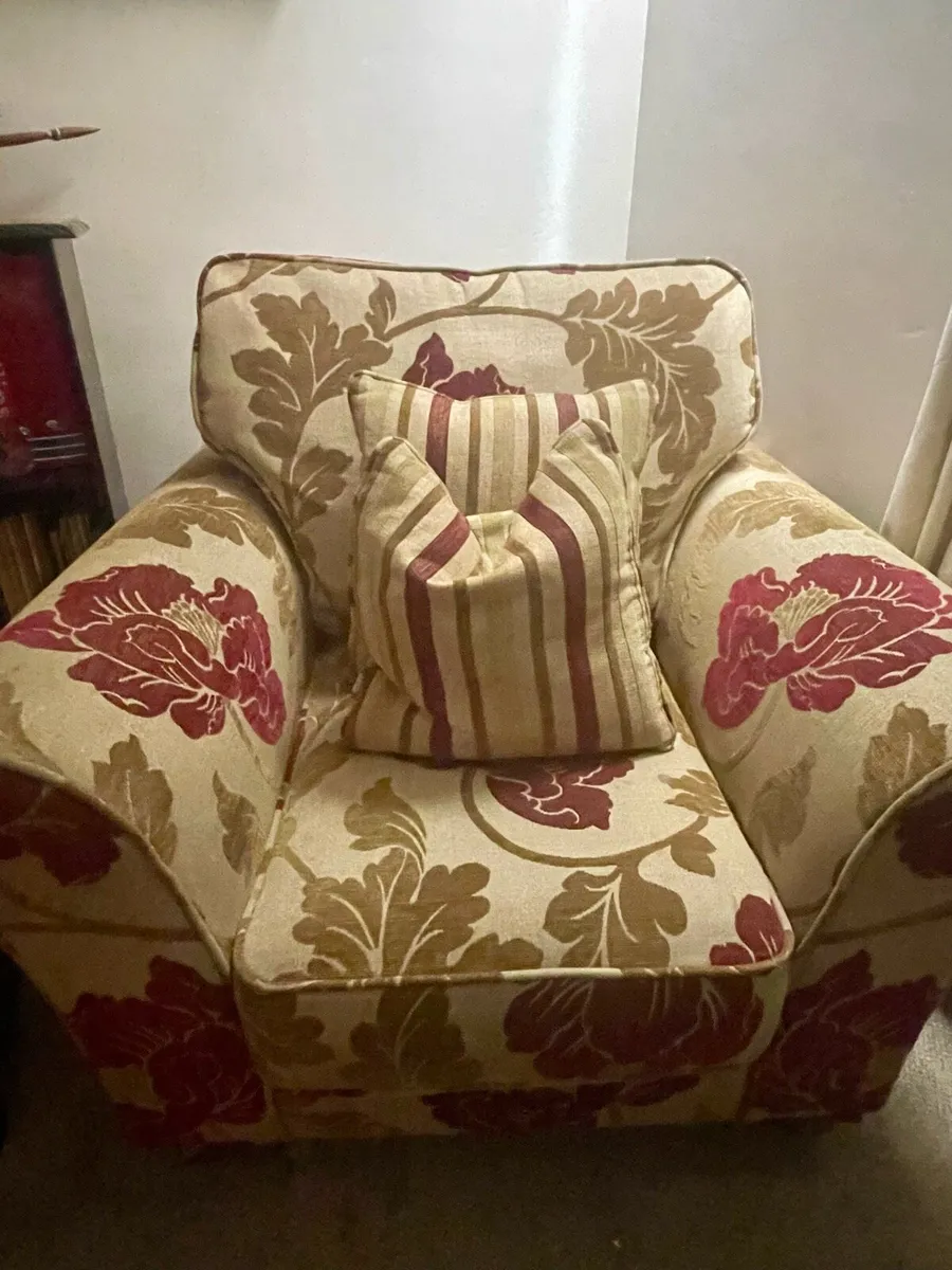 3 seater couch and armchair - Image 1