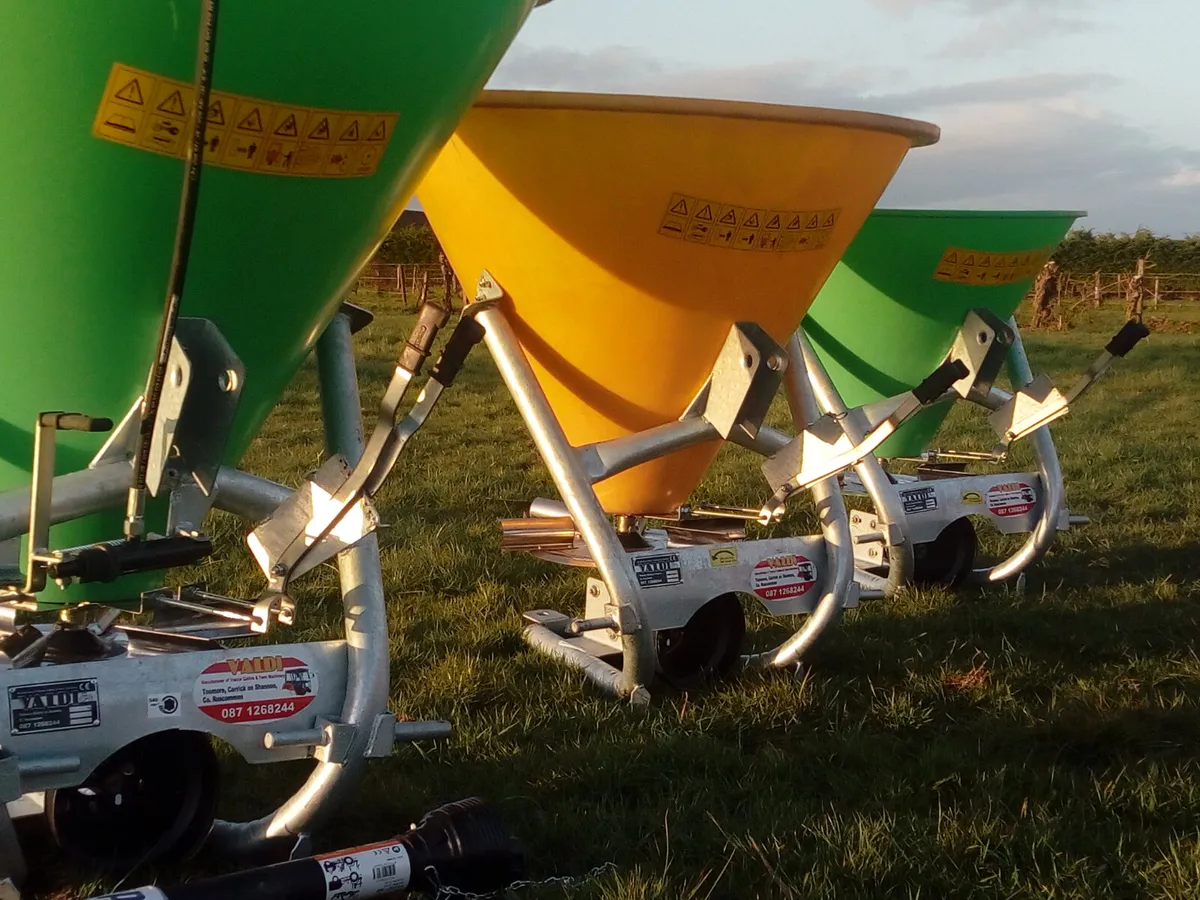 FERTILSER  SPREADERS  550 e - Image 3