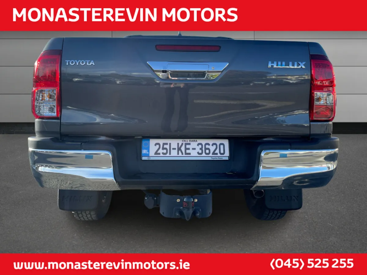 Toyota Hilux 2.4 SR5 D/CAB AUTO - Image 3