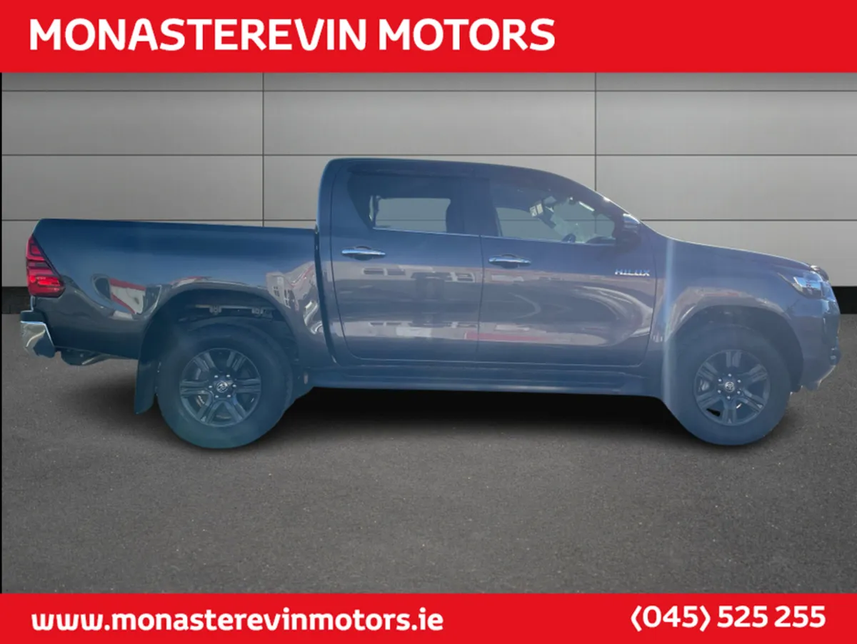 Toyota Hilux 2.4 SR5 D/CAB AUTO - Image 4