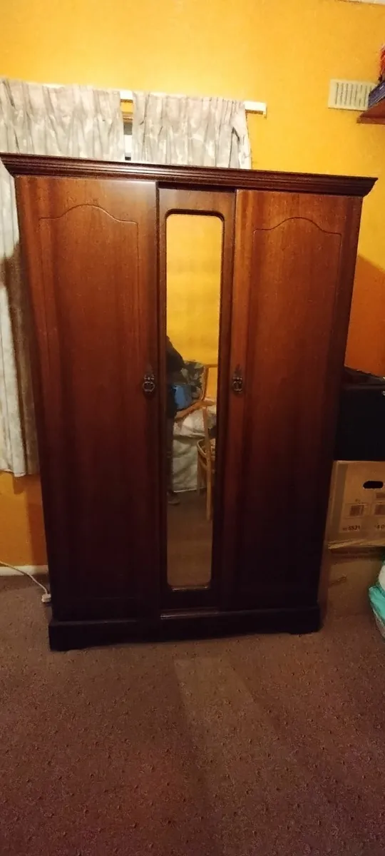 35 year old wardrobe in good condition - Image 4