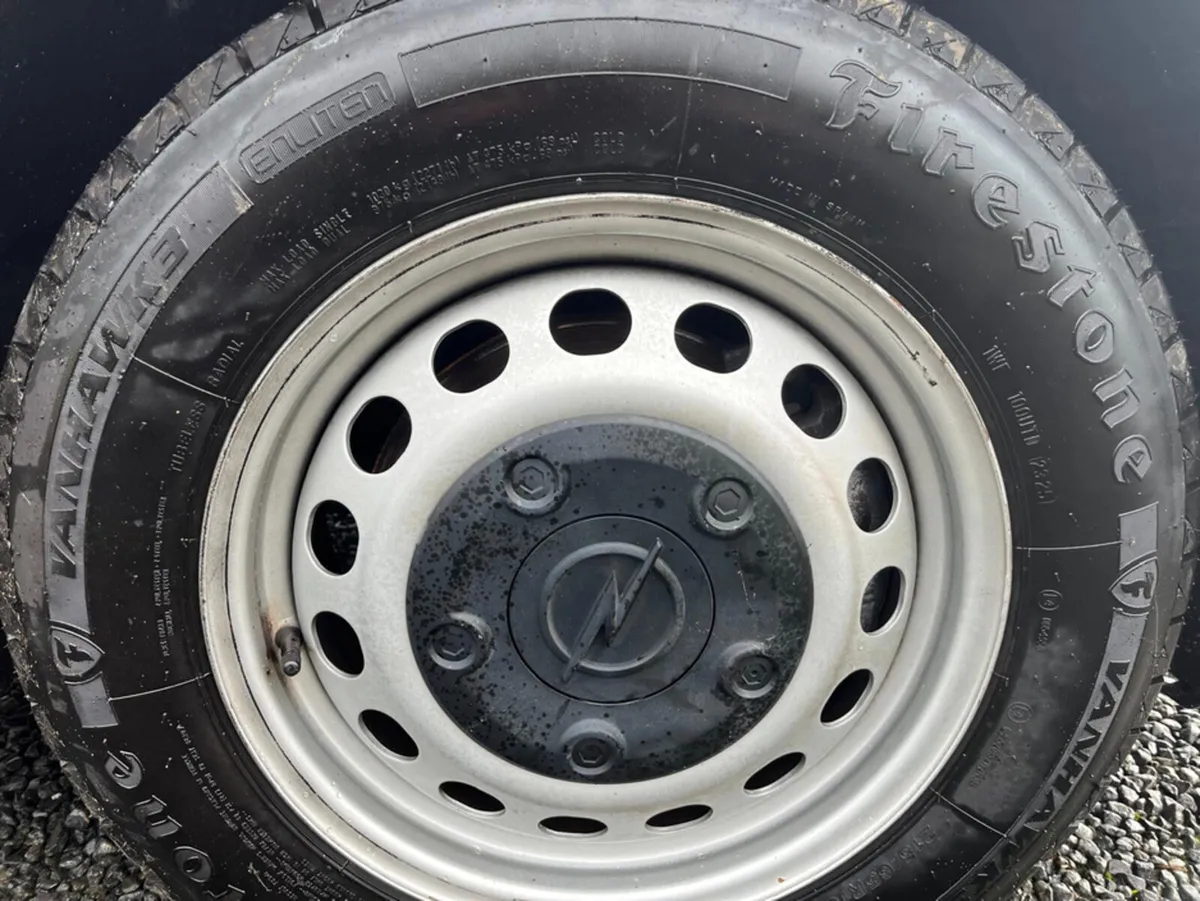 Opel Vivaro LWB LOW MILEAGE - Image 2