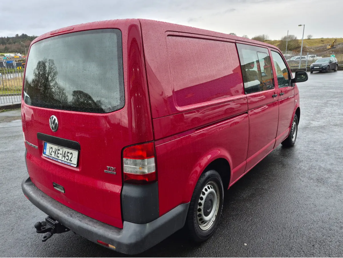 Volkswagen Transporter KOMBI LWB 3000 140 BHP 4MOT - Image 4