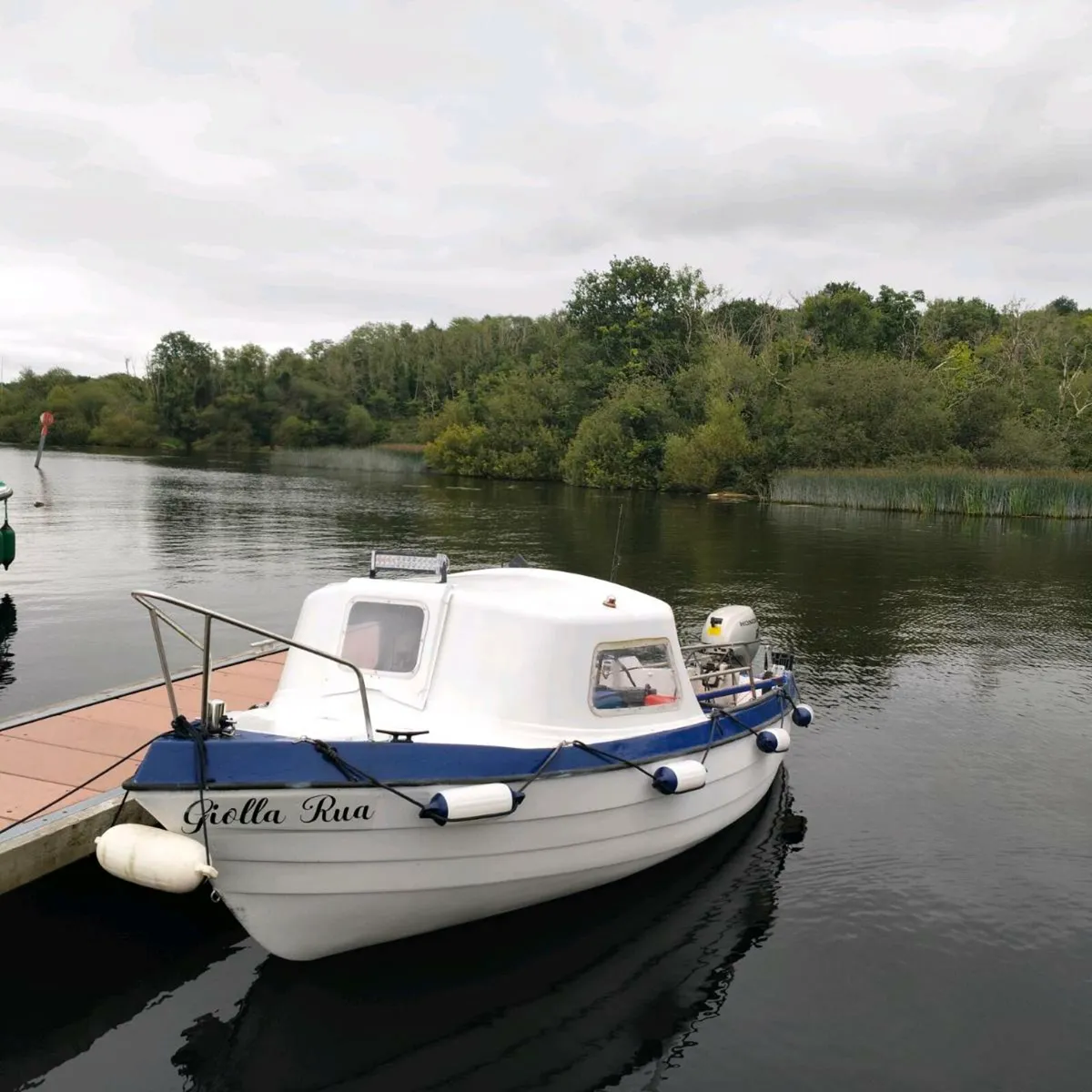 17ft Boat 20 hp 4 stroke outboard and trailer - Image 1