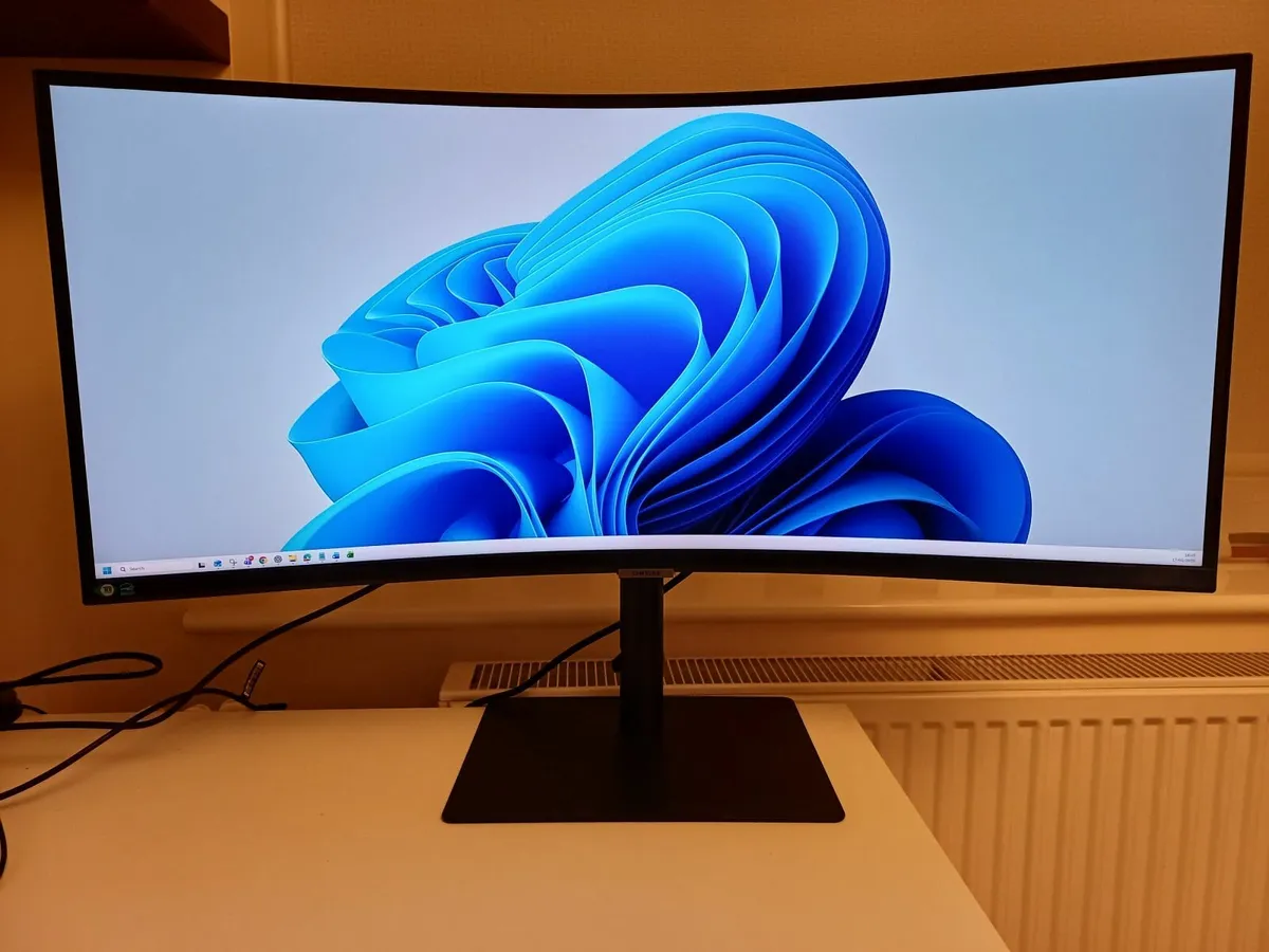 Samsung viewfinity s6 34 - Image 1