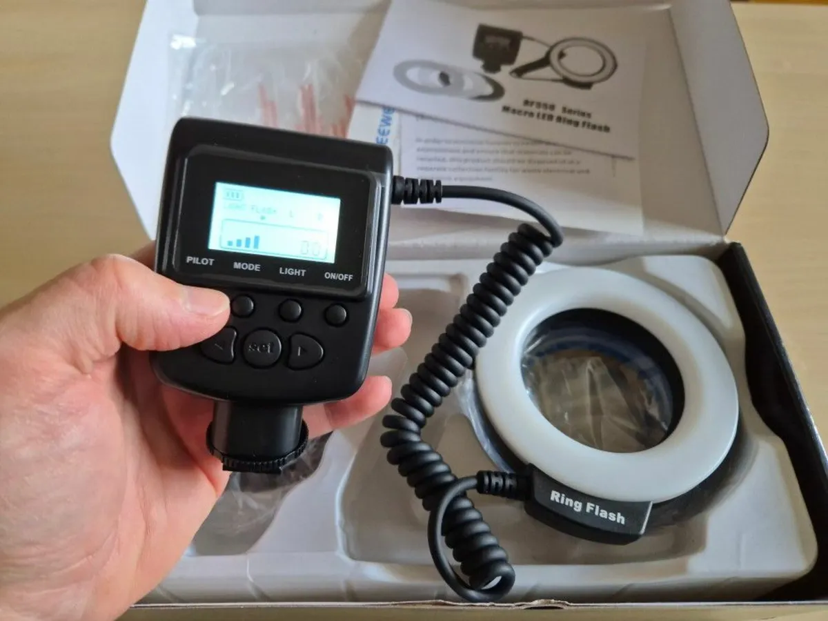 Neewer RF550 ring flash - Image 1