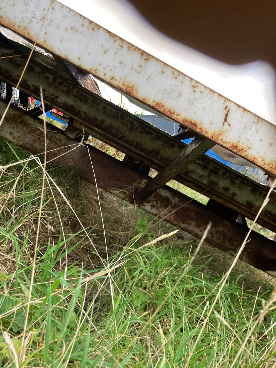 Low loader - Image 2