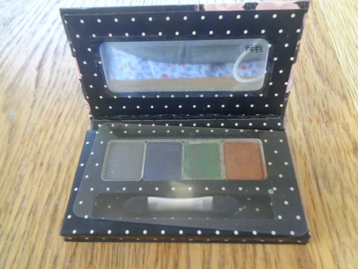 No. 7 Eyeshadow Set for Sale - Image 1