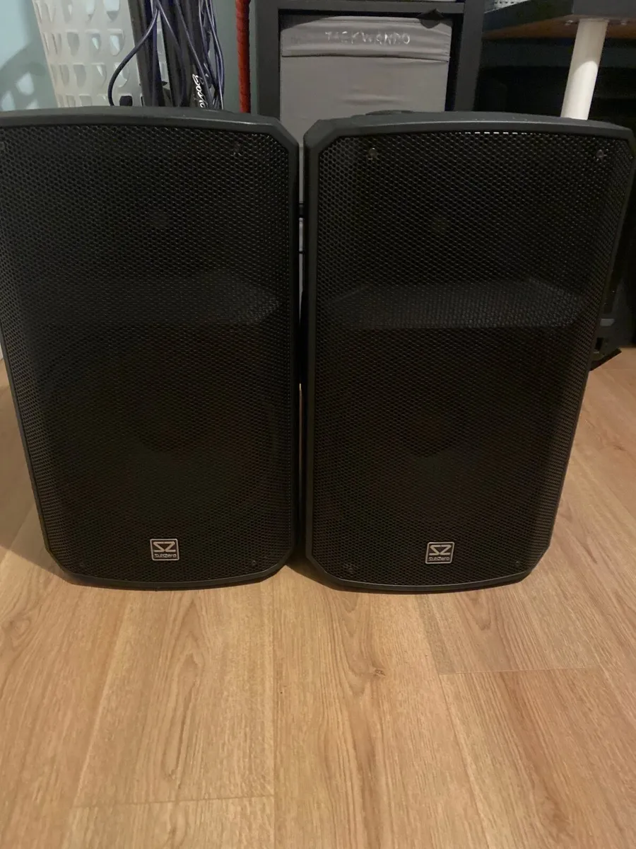 Pa speakers and stands - Image 1