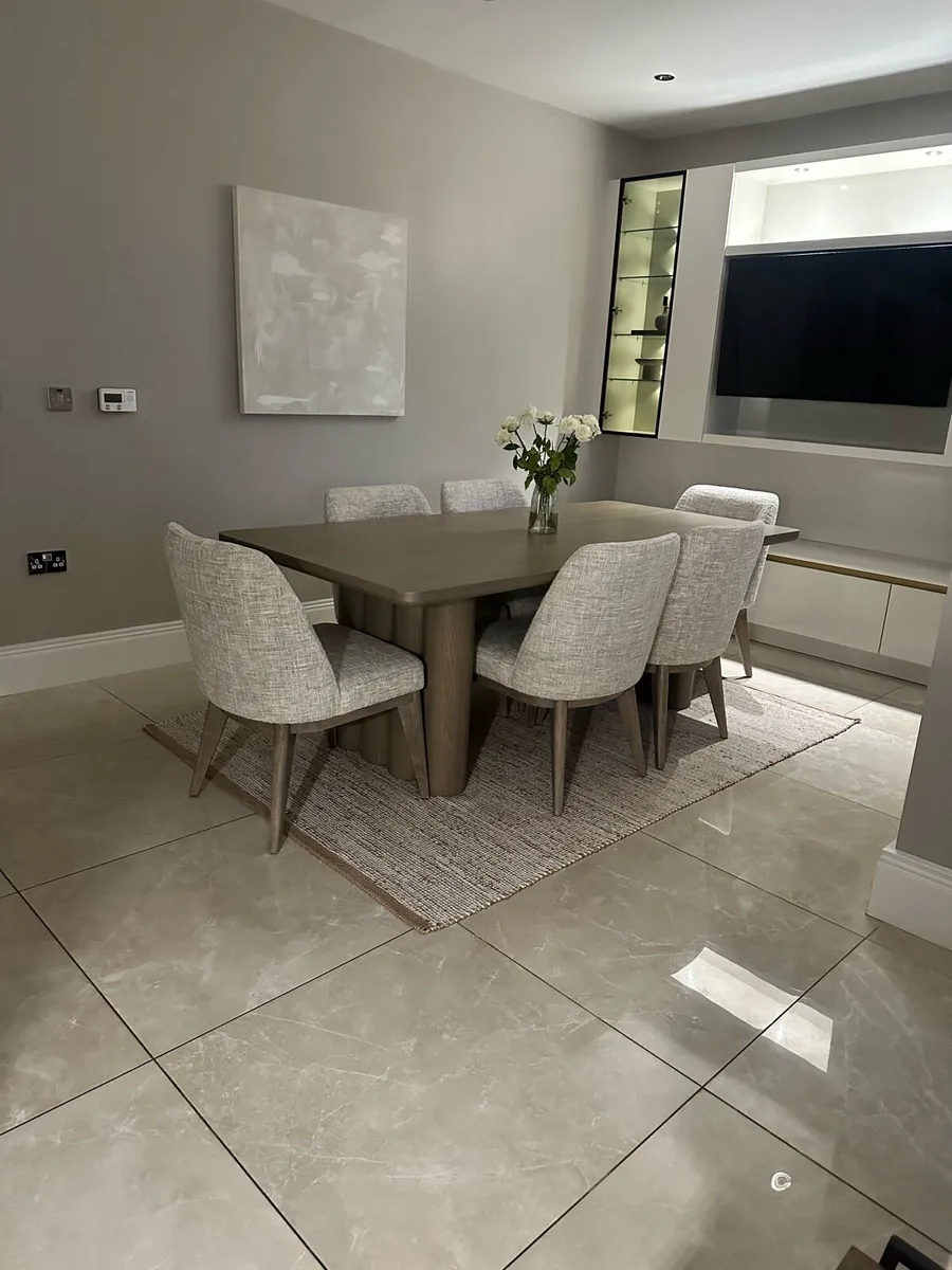 Diamond Furniture Reagan Table and Jade Chairs x 6 - Image 1