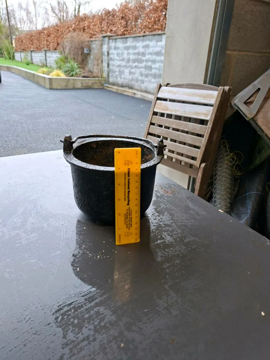 Cast iron Cauldron. - Image 3