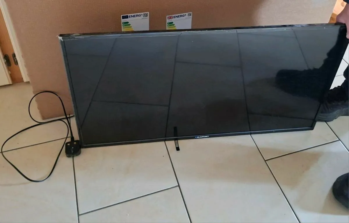 Blaupunkt 40 inch tv, perfect condition. - Image 1