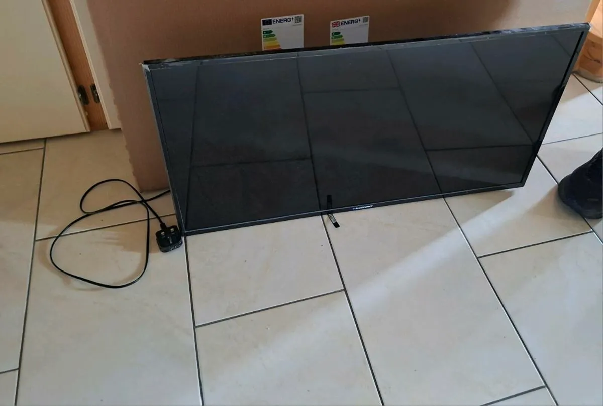 Blaupunkt 40 inch tv, perfect condition. - Image 2