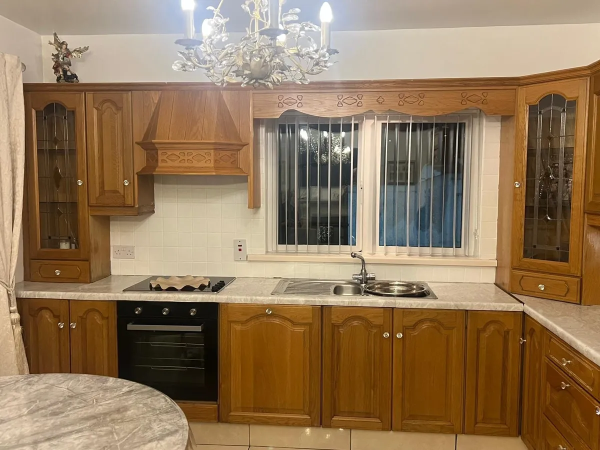 Solid oak kitchen - Image 1