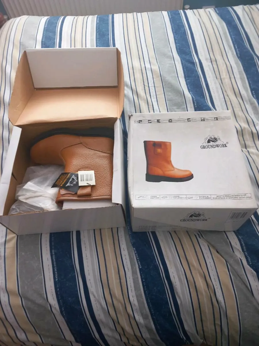 2 pairs of Rigger steel toe boots - Image 1