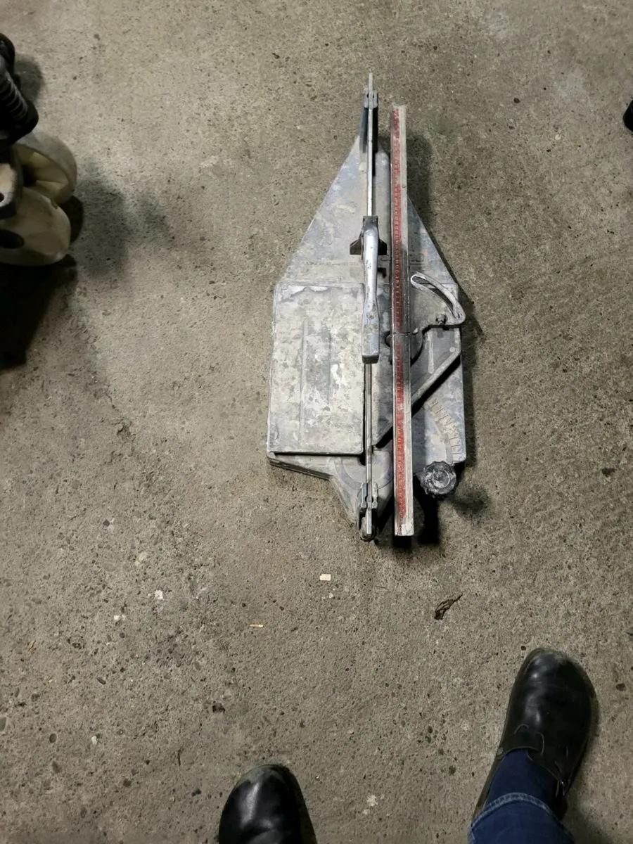 Tile cutting machine - Image 2