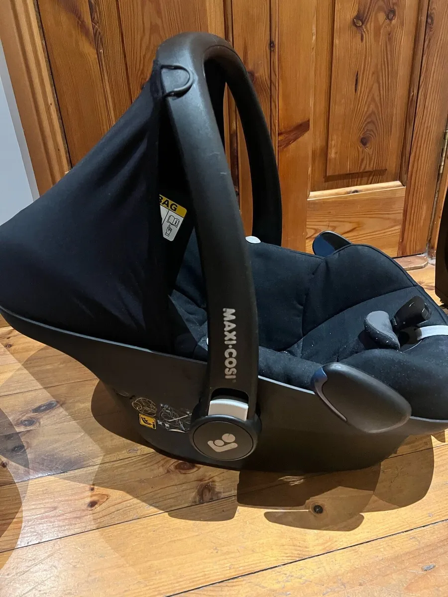 Maxi Cosi Car seat &  2 Isofix - Image 2