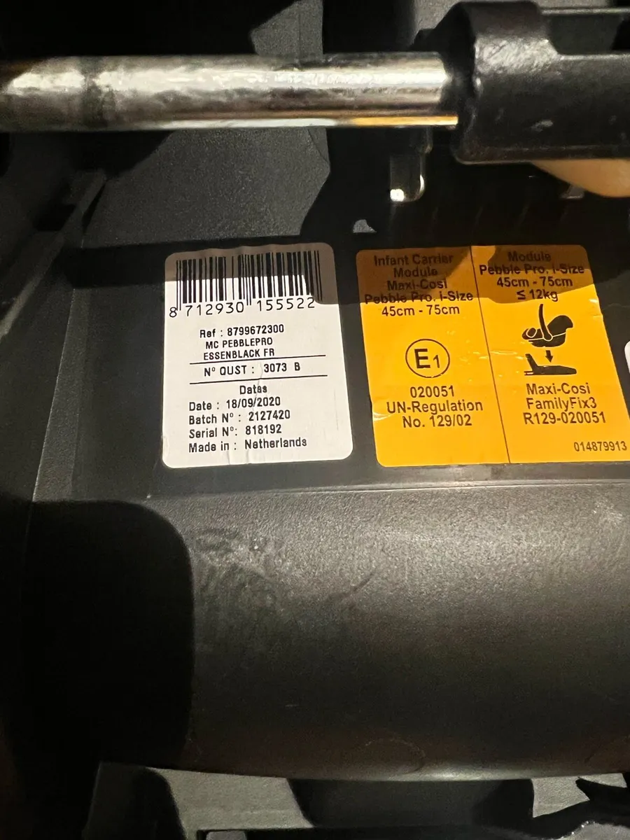 Maxi Cosi Car seat &  2 Isofix - Image 4