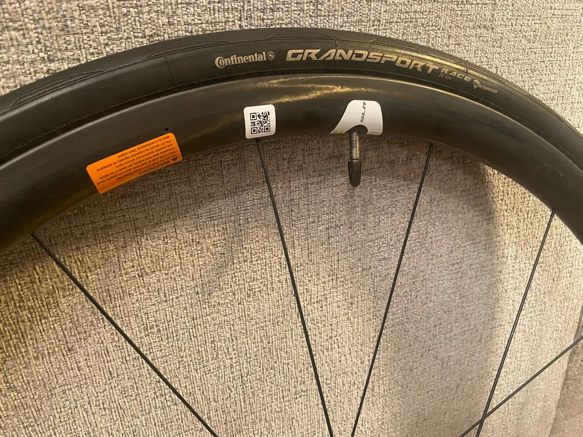 New Giant SLR Carbon Aero Wheelset - Image 4