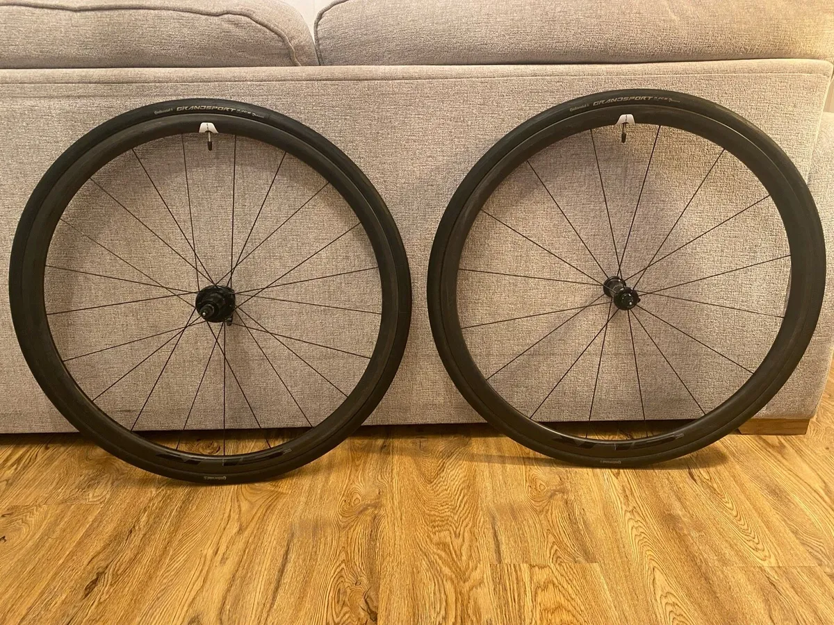 New Giant SLR Carbon Aero Wheelset - Image 1