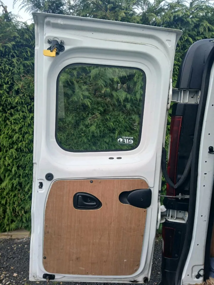 Renault Traffic rear doors & nissan quashqui door - Image 4