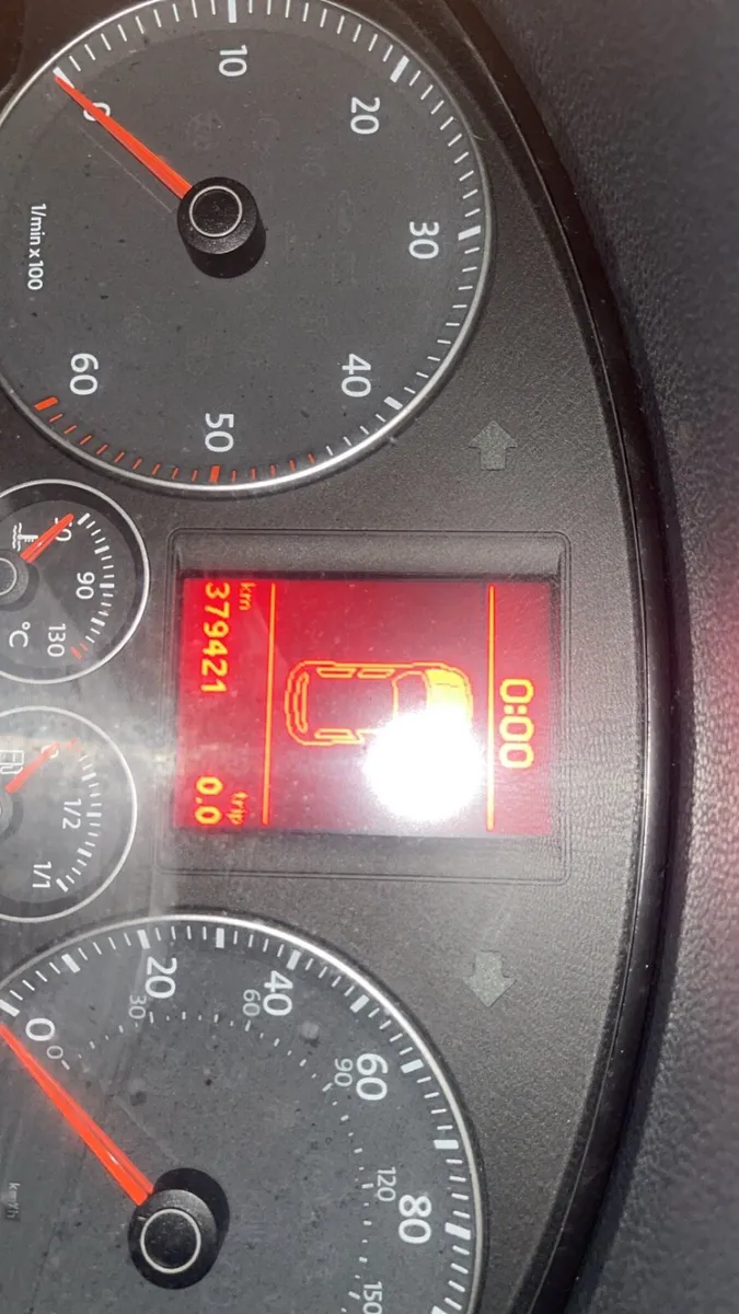 Volkswagen Golf mk5 for breaking (cheap to clear) - Image 3