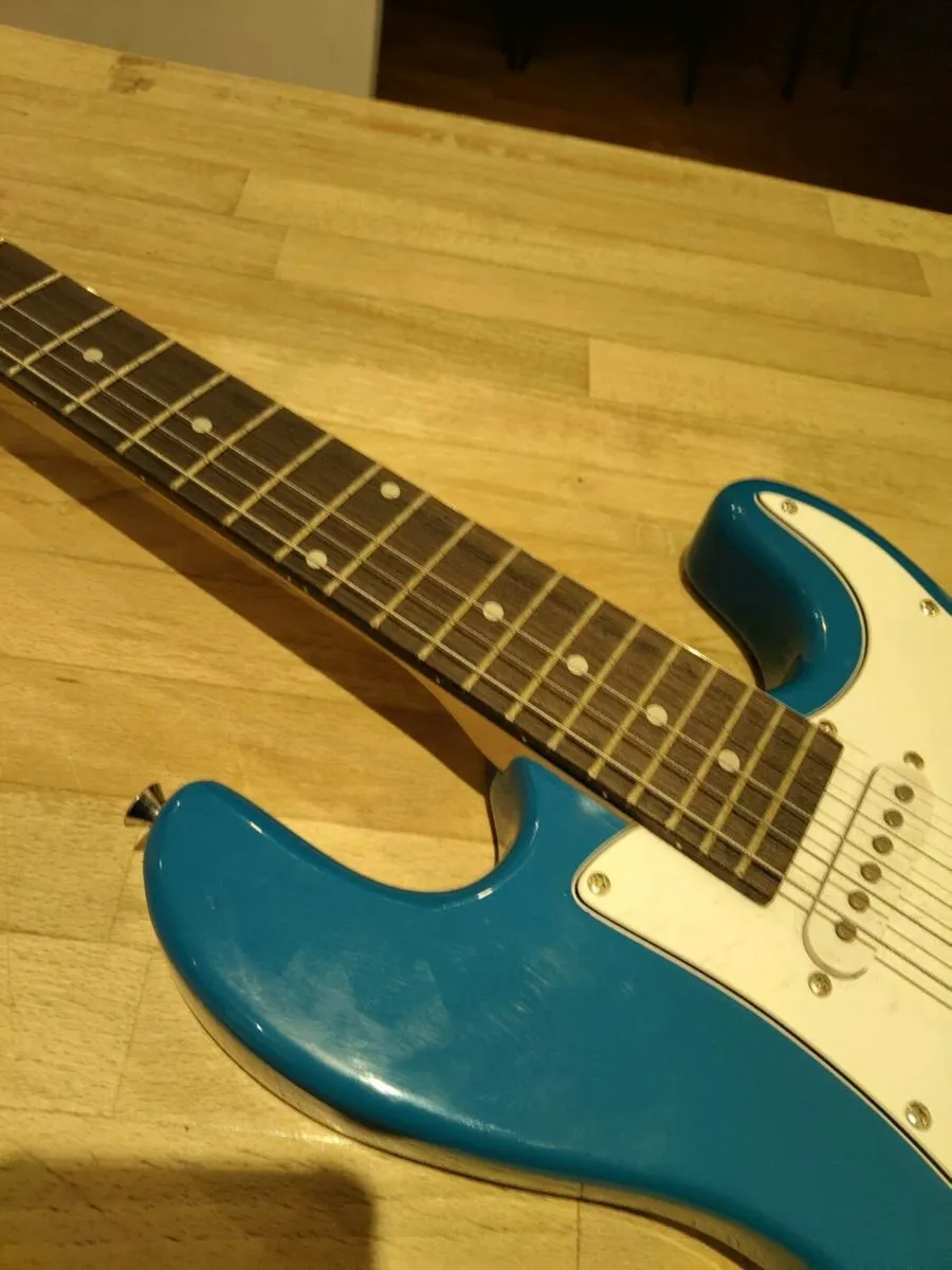 Electric Guitar - Image 3