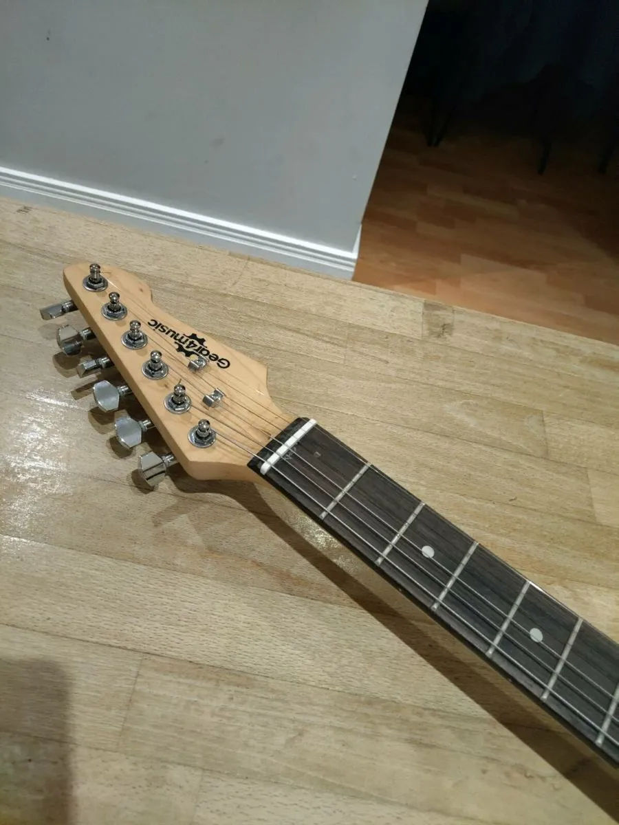 Electric Guitar - Image 4