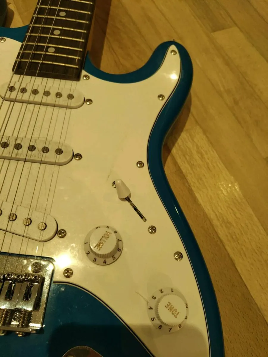 Electric Guitar - Image 2