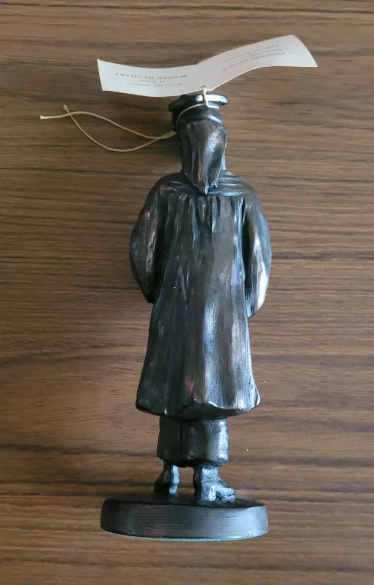 Vintage Jeanne Rynhart female Fraduation statue - Image 2