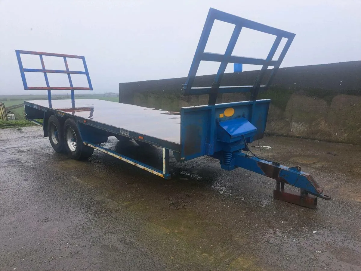 Bale trailer - Image 1
